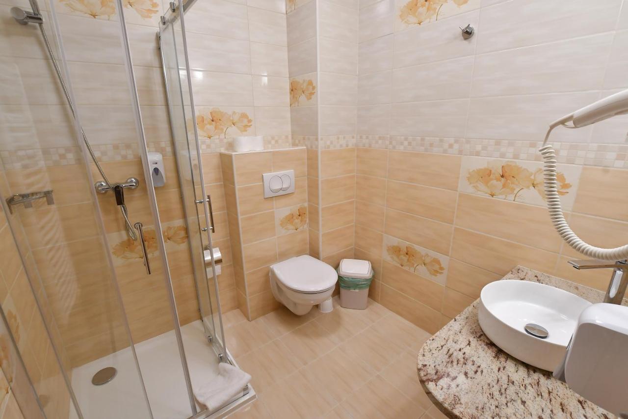 Hotel Barbakan Pécs Eksteriør bilde
