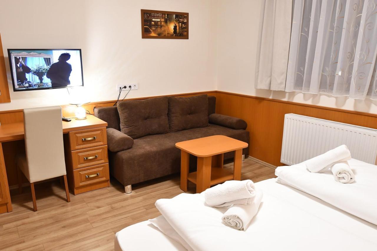 Hotel Barbakan Pécs Eksteriør bilde