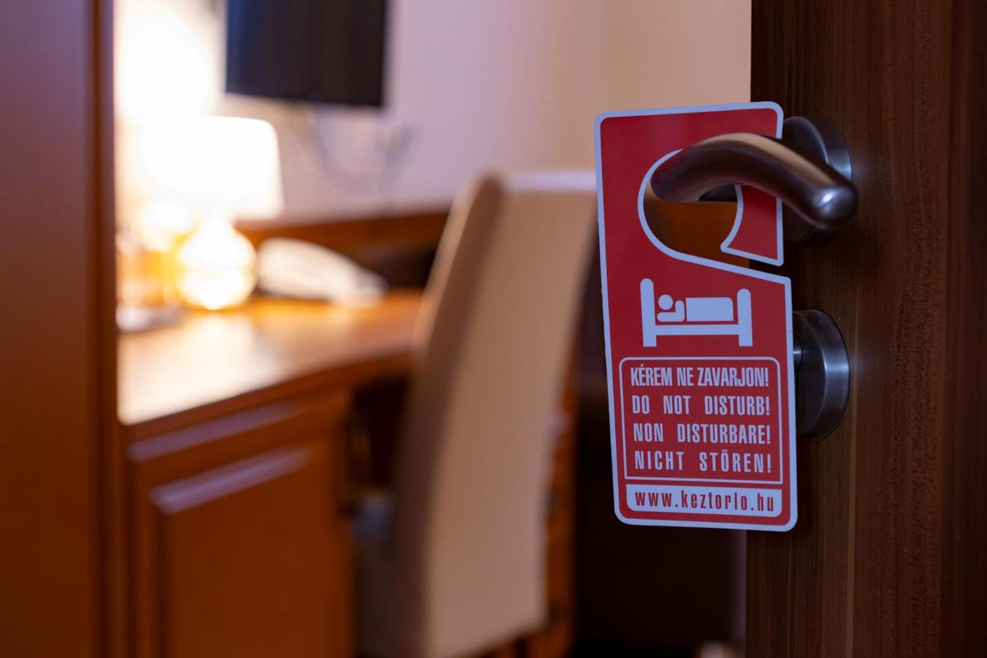 Hotel Barbakan Pécs Eksteriør bilde