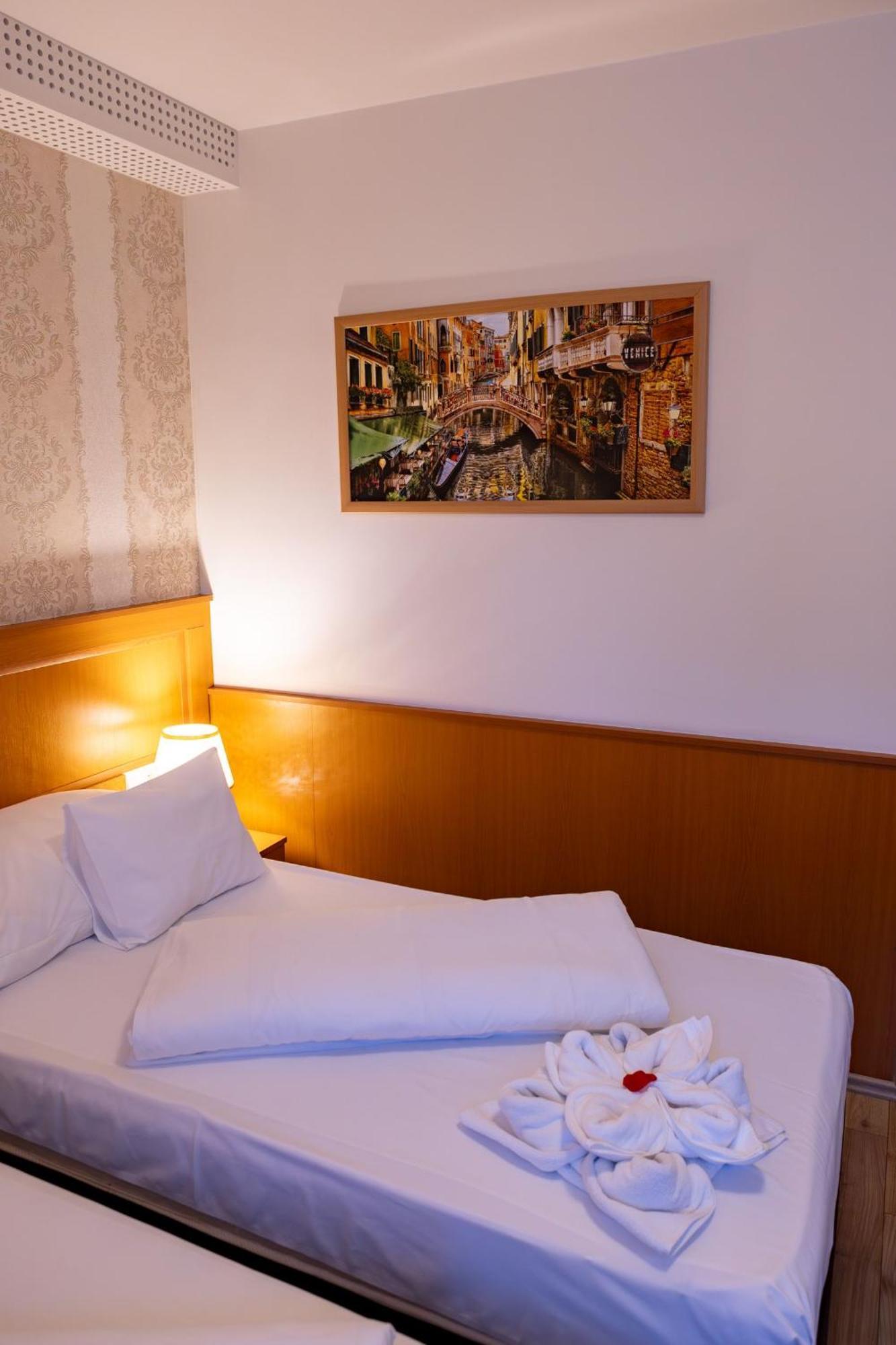 Hotel Barbakan Pécs Eksteriør bilde