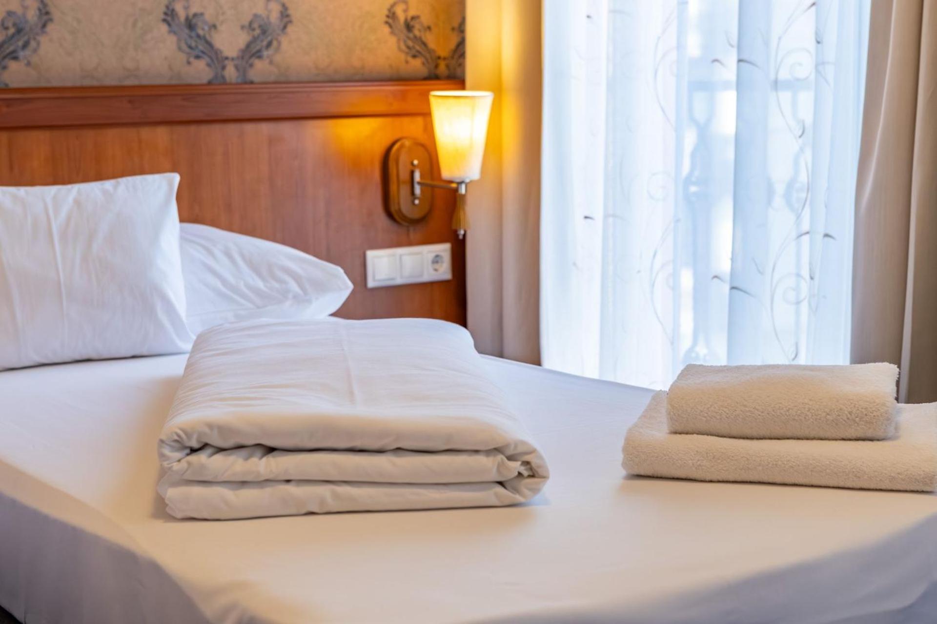 Hotel Barbakan Pécs Eksteriør bilde