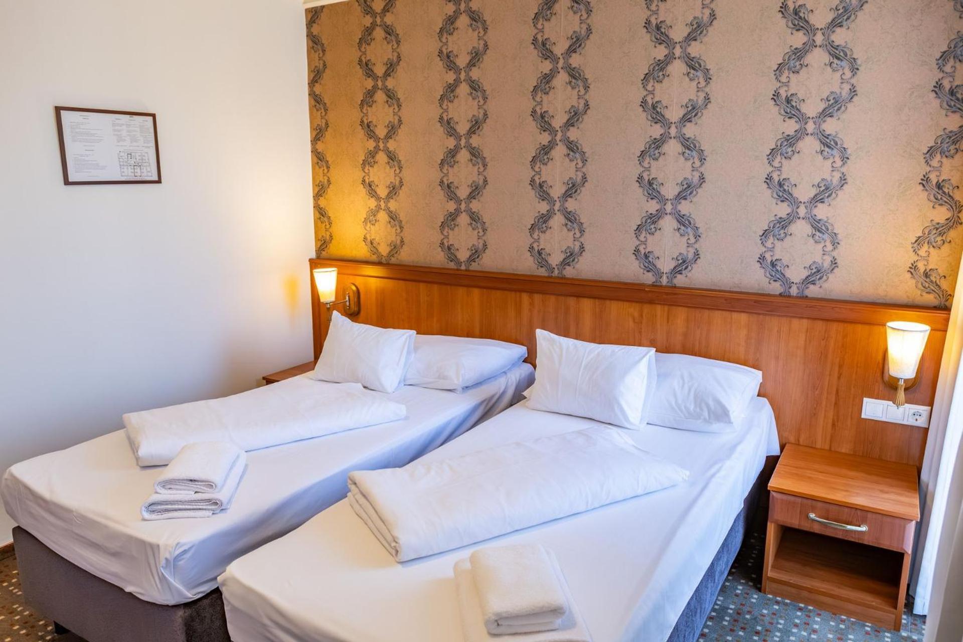 Hotel Barbakan Pécs Eksteriør bilde