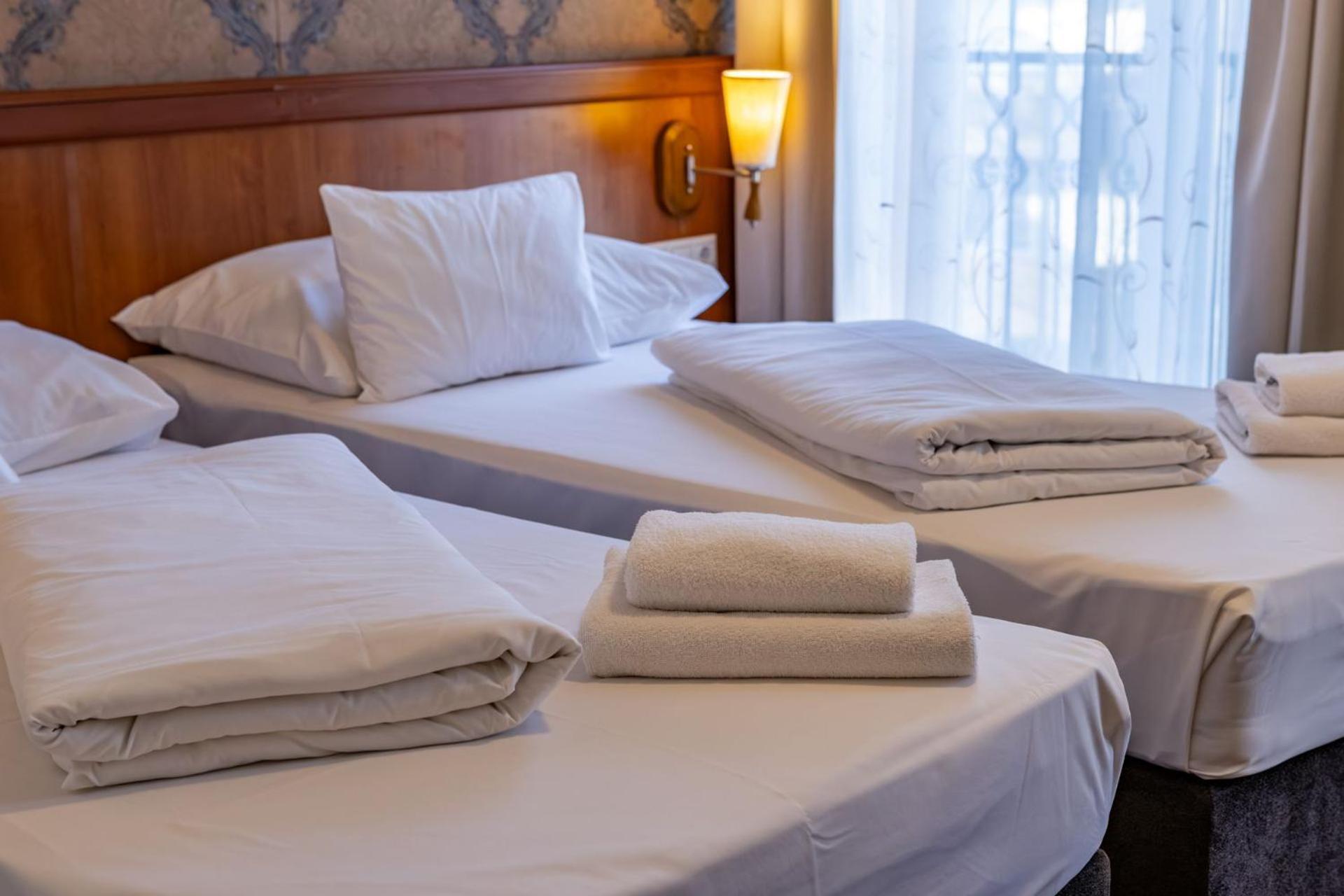 Hotel Barbakan Pécs Eksteriør bilde